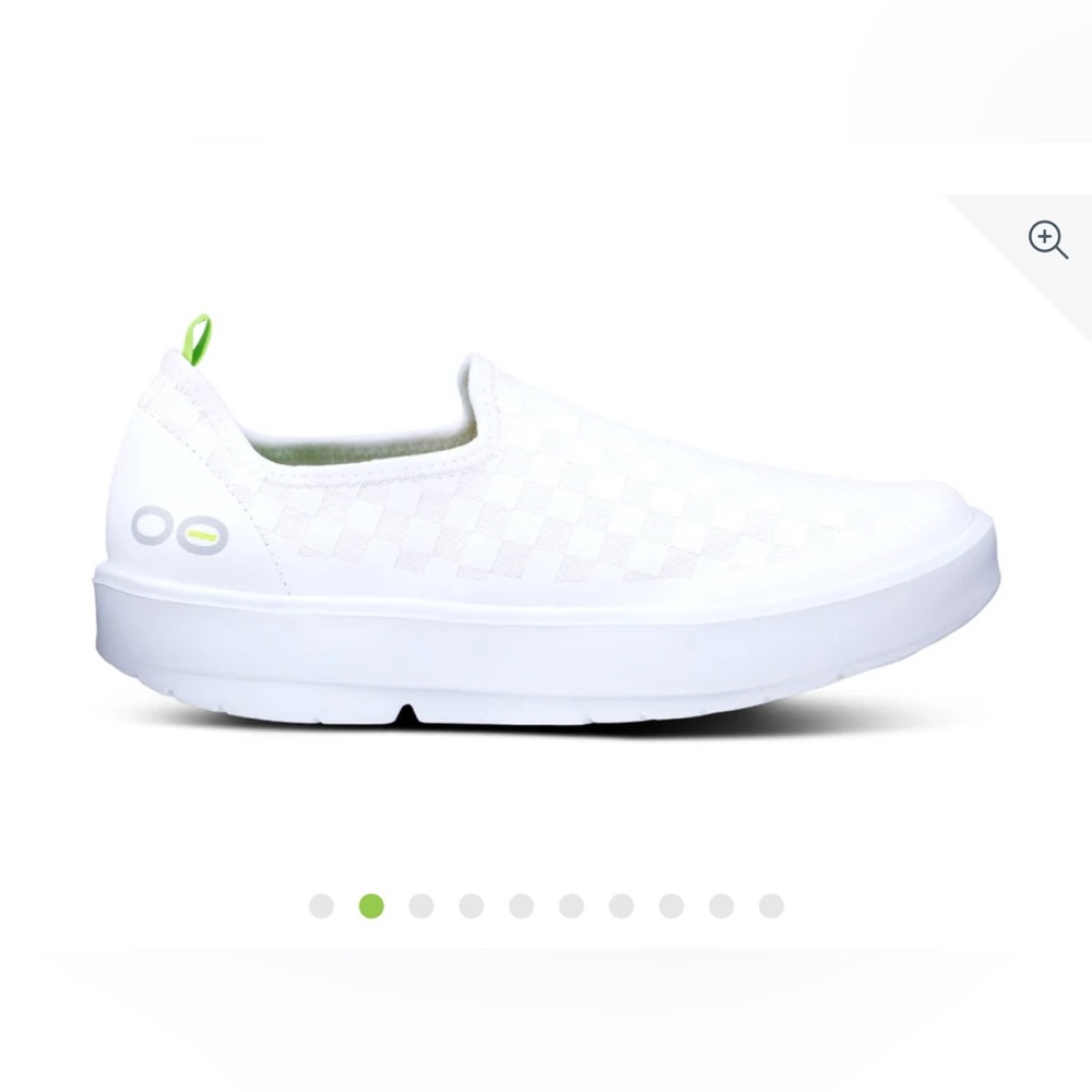 NWT OOMG EEZEE low shoe